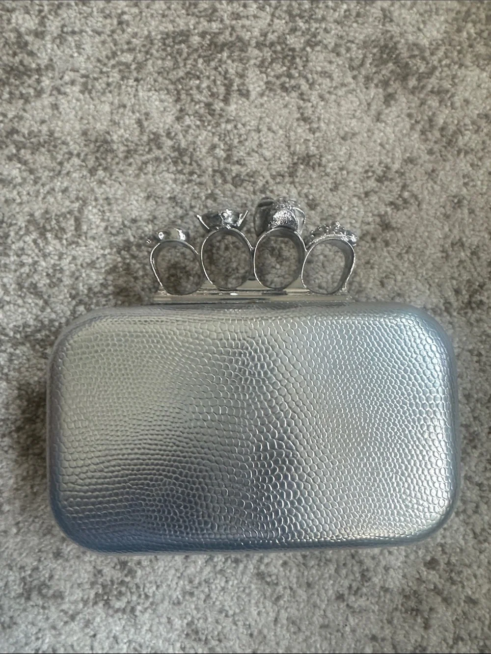 Silver 4 Finger Metallic Textured Clutch/Hand Bag